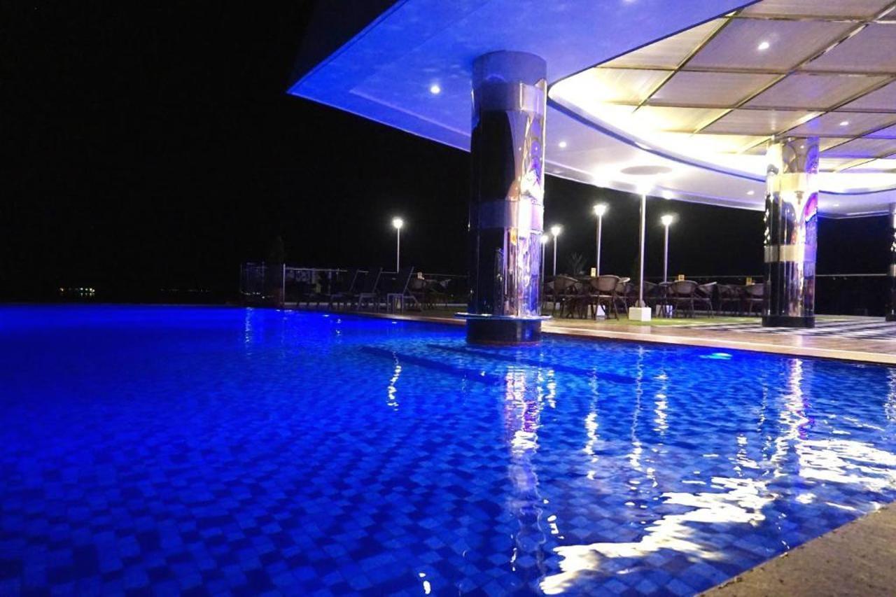 Central Park Reef Resort Olongapo Exterior photo