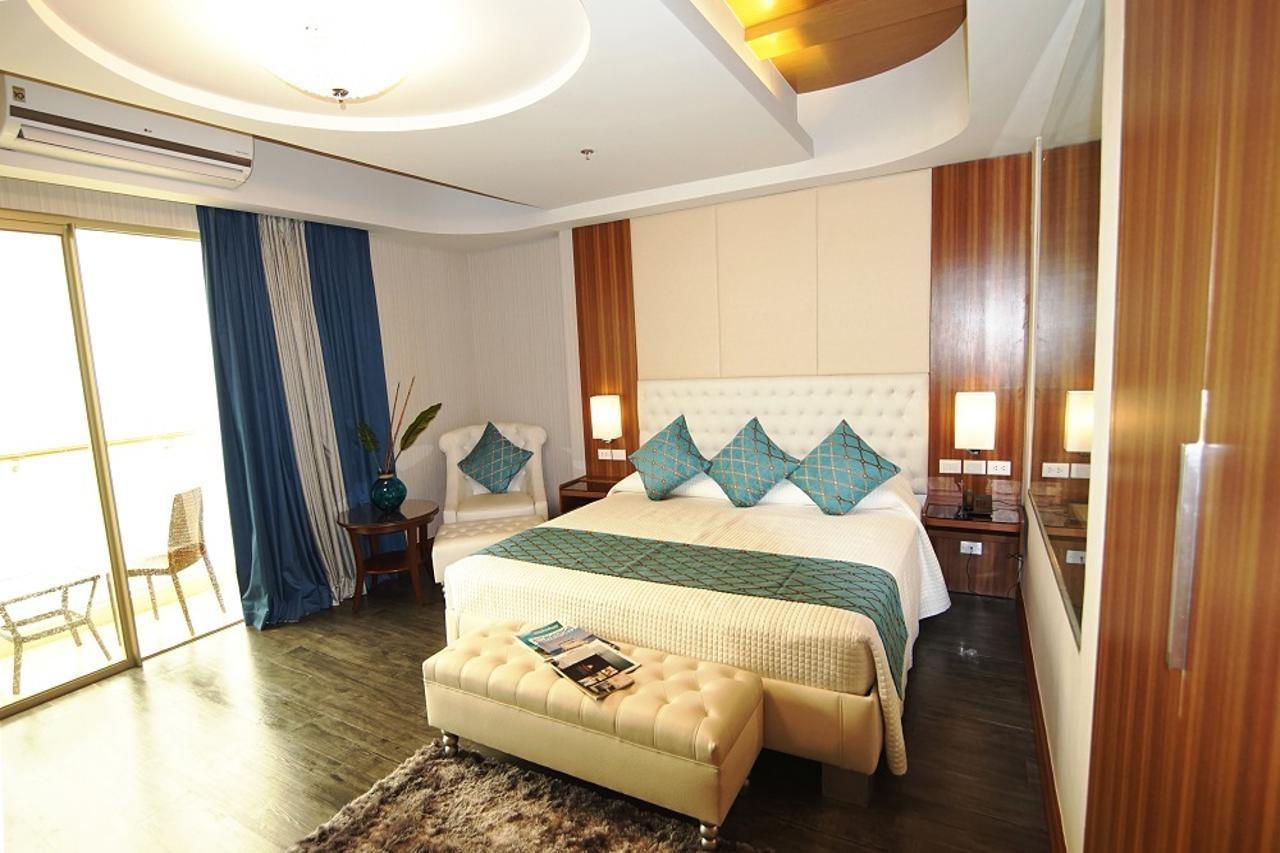 Central Park Reef Resort Olongapo Exterior photo