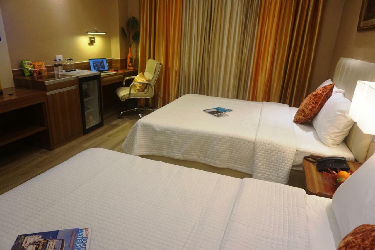 Central Park Reef Resort Olongapo Exterior photo